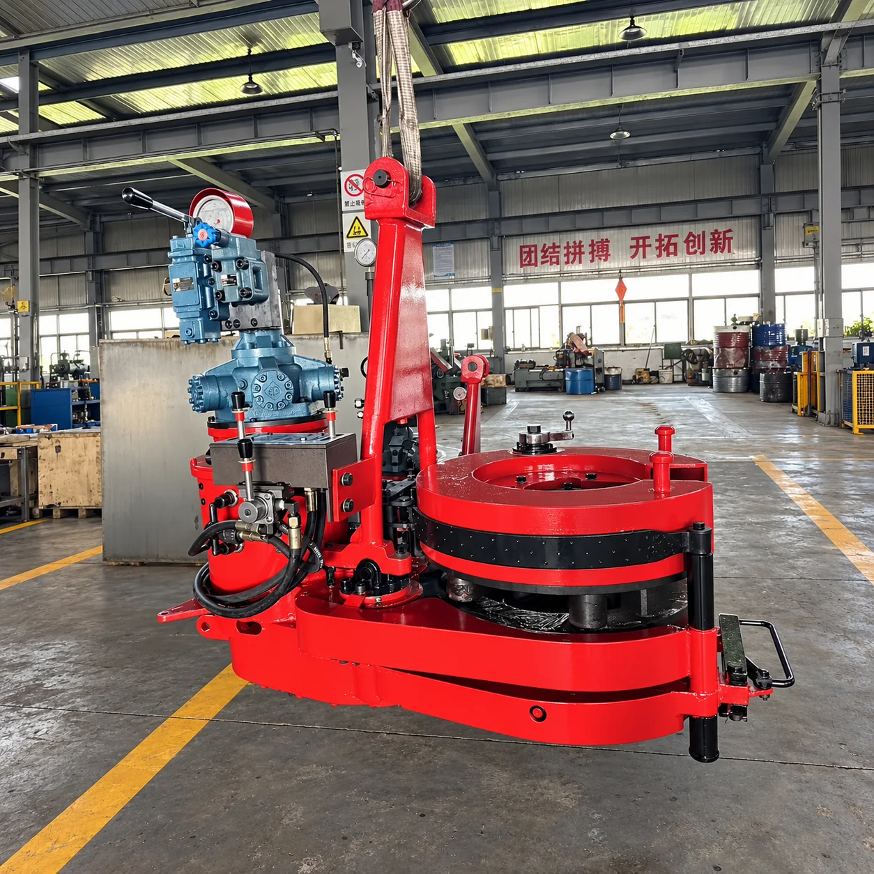 Hydraulic power tong assembled in the workshop